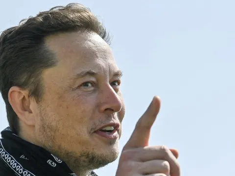 Tỷ phú Elon Musk đổ lỗi cho lãi suất khi cổ phiếu Tesla giảm mạnh