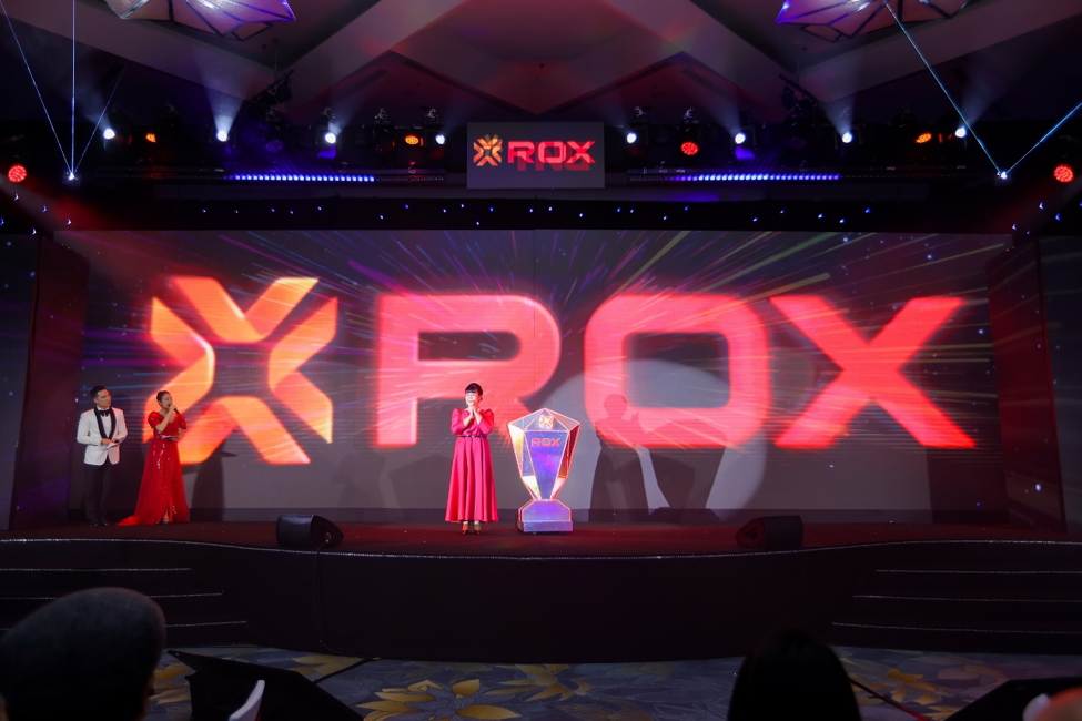 rox-group-trao-tang-qua-2-1707320897.png