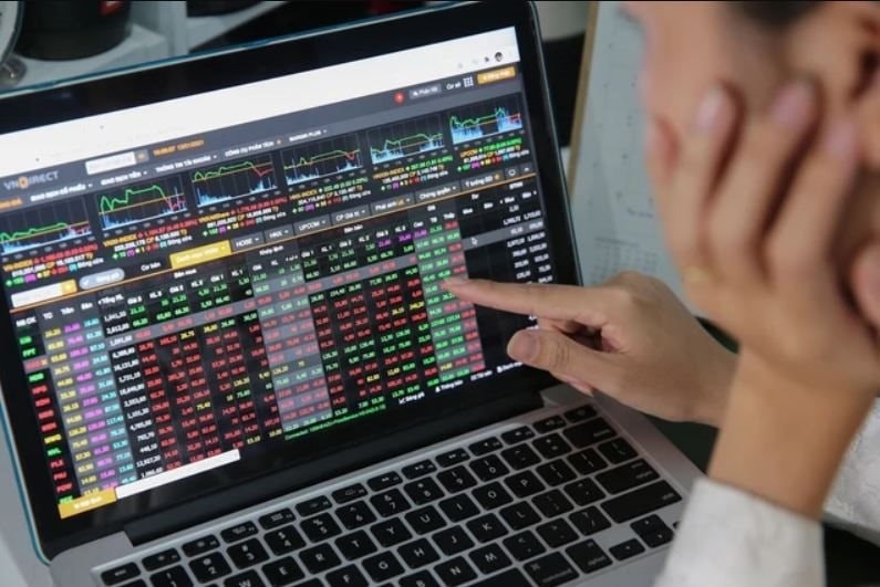 Loạt phí dịch vụ chứng khoán tăng do bị áp thuế VAT