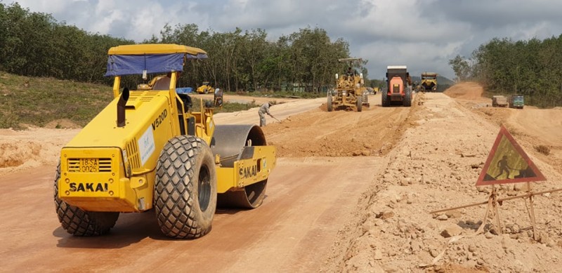 Nguyên nhân khiến 6 dự án thành phần cao tốc Bắc - Nam chậm tiến độ