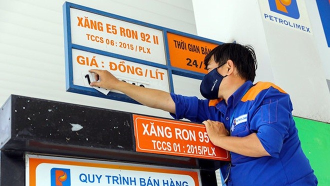 Giá xăng dầu tiếp tục tăng mạnh, gần sát mốc 23.000 đồng/lít