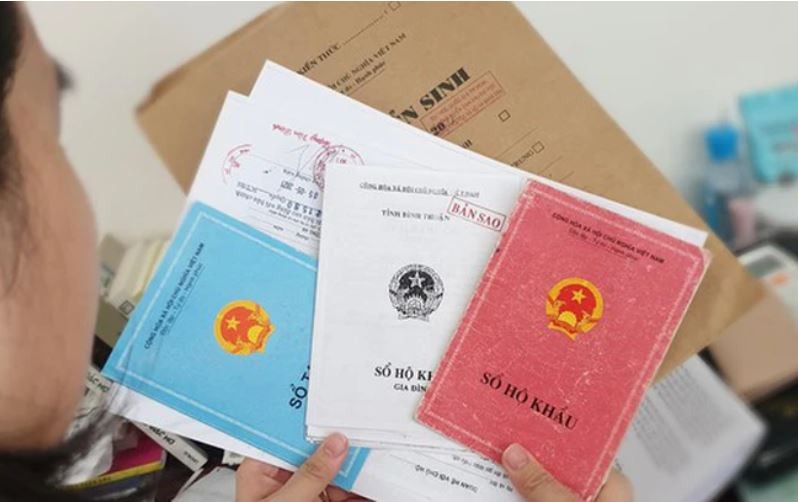 Sổ hộ khẩu giấy từ 1/1/2023 "khai tử", sổ hộ khẩu cũ có bị thu hồi?