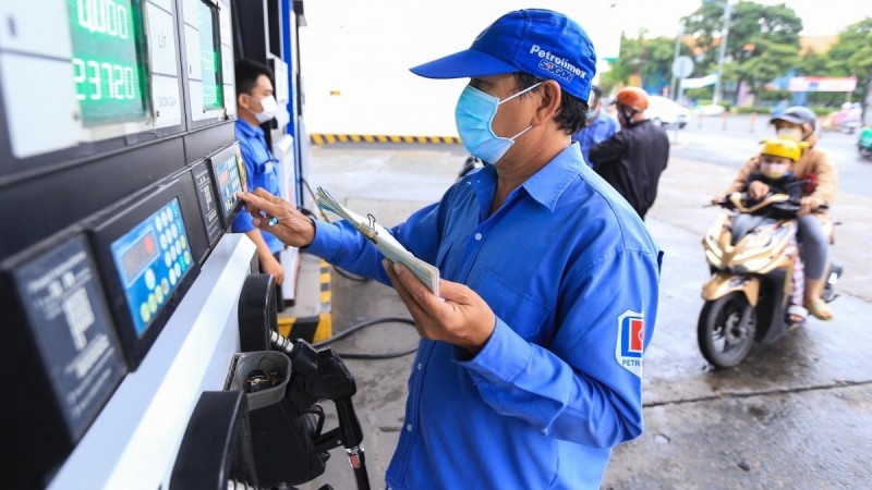 Giá xăng dầu đồng loạt giảm mạnh, thấp nhất từ tháng 3 năm nay