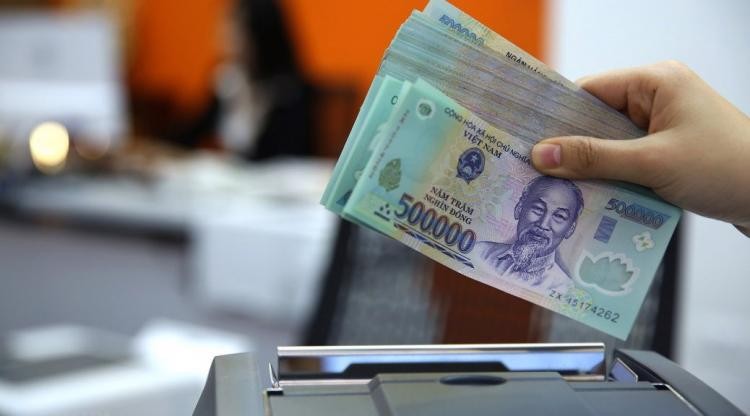 Mặt bằng lãi suất huy động cao, nhiều người gửi tiết kiệm kỳ hạn dài