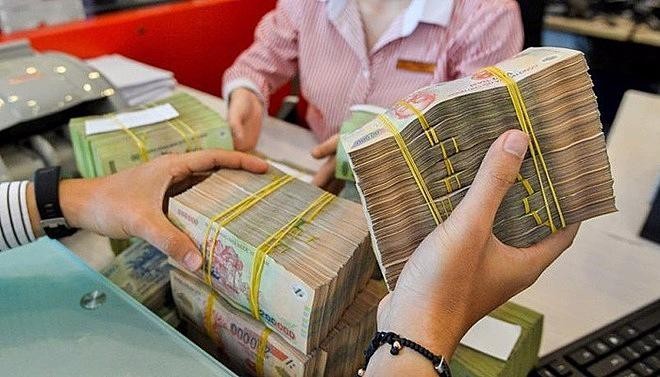Lãi suất liên ngân hàng bất ngờ tăng mạnh từ 9,61% lên 13%