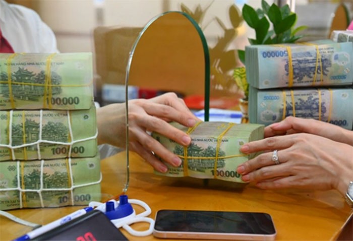 Dòng tiền đổ về cao nhất lịch sử: Quá dư thừa khiến ngân hàng lo 'thất nghiệp'
