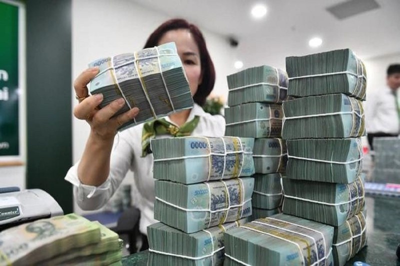 Tiền gửi dân cư lập đỉnh, doanh nghiệp giảm mạnh