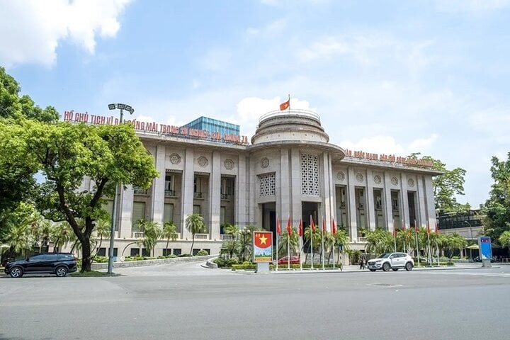 Ngân hàng Nhà nước tăng mạnh bơm vốn, hỗ trợ thanh khoản cuối quý