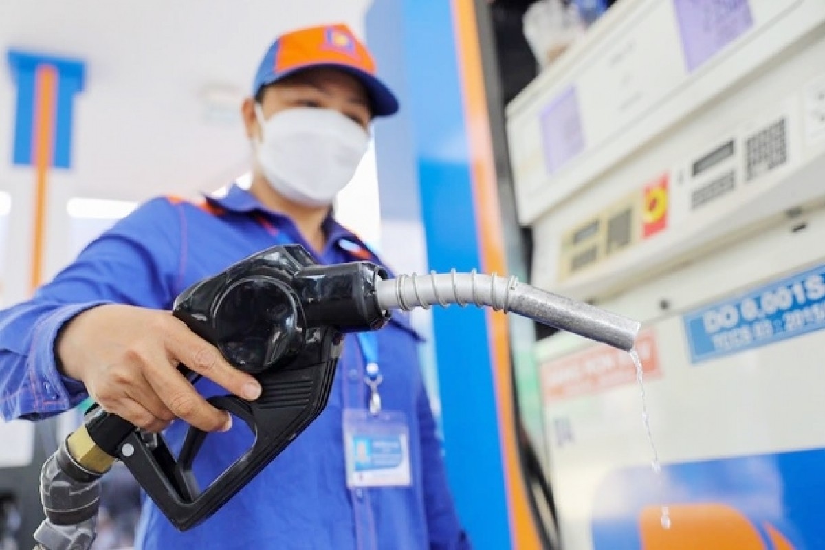 Giá xăng dầu hôm nay 18/11: Cập nhật giá xăng dầu trong nước, quốc tế