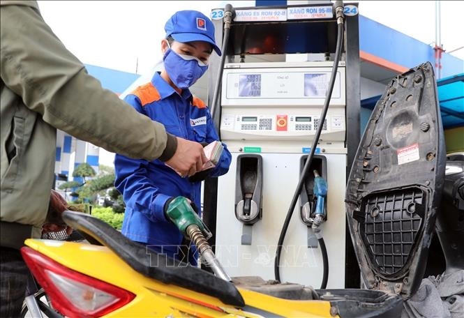 Giá xăng dầu đồng loạt giảm mạnh lần thứ 2 sau 4 lần tăng