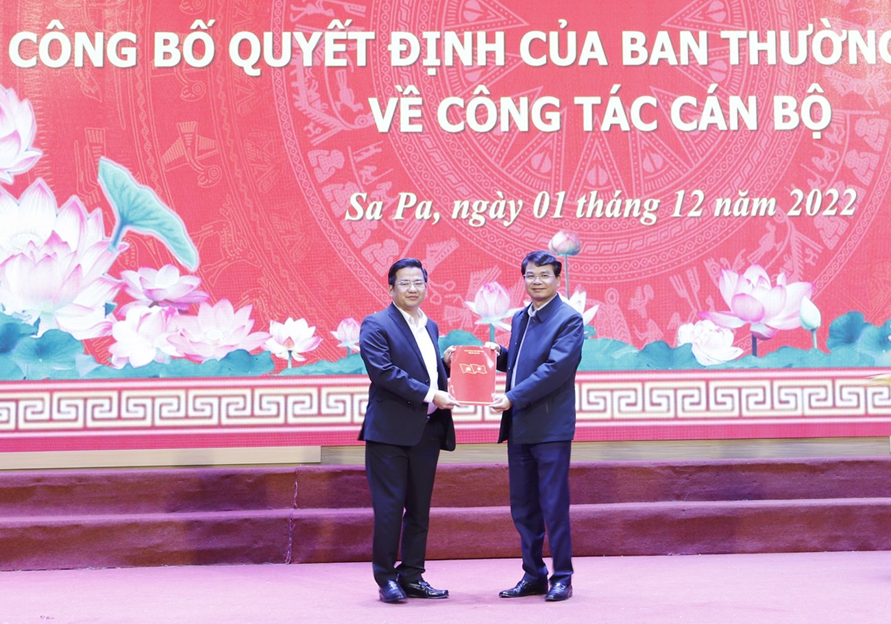 Công bố các quyết định về công tác cán bộ