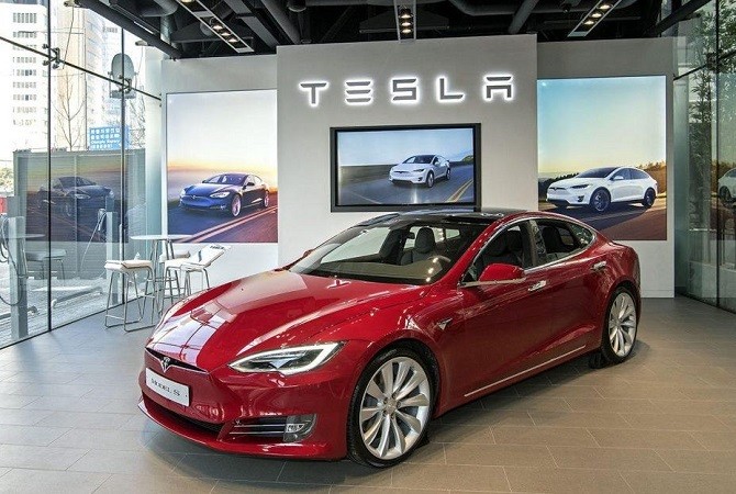 Quảng cáo sai về xe điện, Tesla bị phạt 2,2 triệu USD