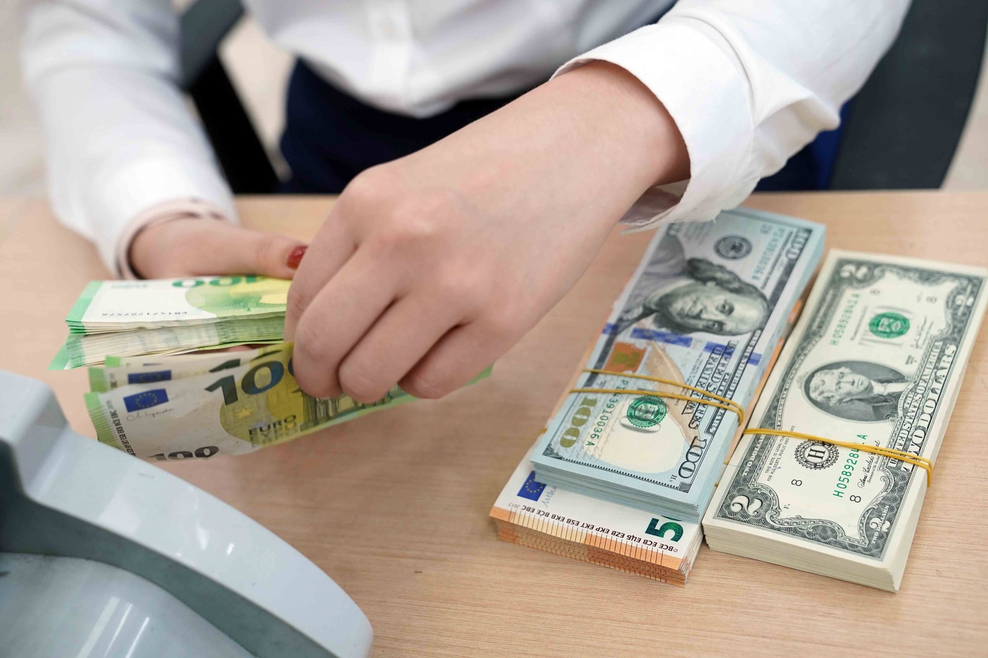 Tỷ giá USD hôm nay 13/2: Cập nhật tỷ giá USD trong nước và quốc tế