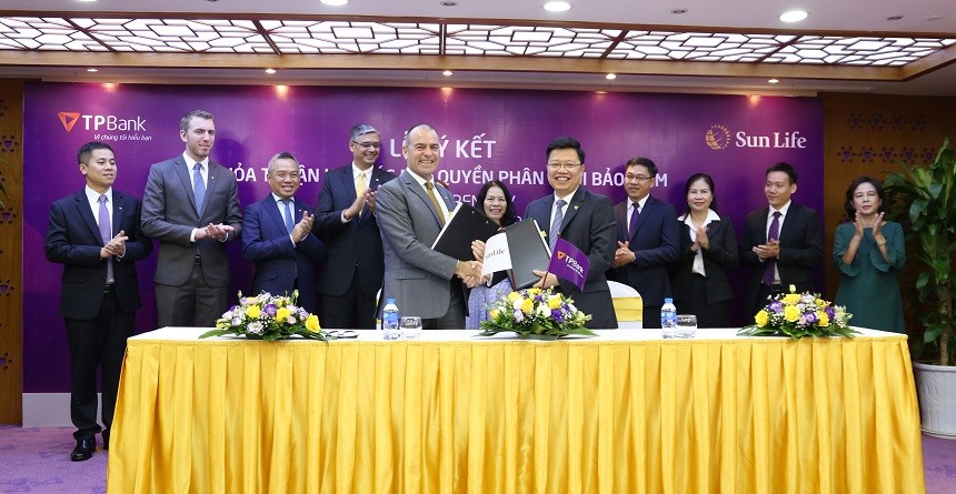 Vụ khách muốn gửi tiết kiệm TPBank nhưng “mua nhầm” bảo hiểm Sun Life: Chuyển đơn tố cáo sang Bộ Công an