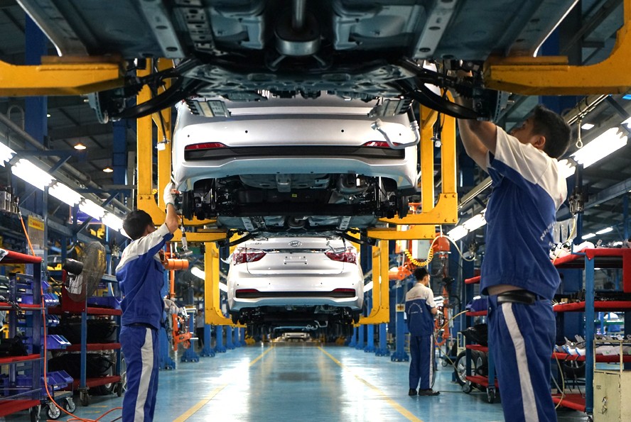 Chính phủ yêu cầu nghiên cứu việc giảm 50% phí trước bạ ô tô trong nước