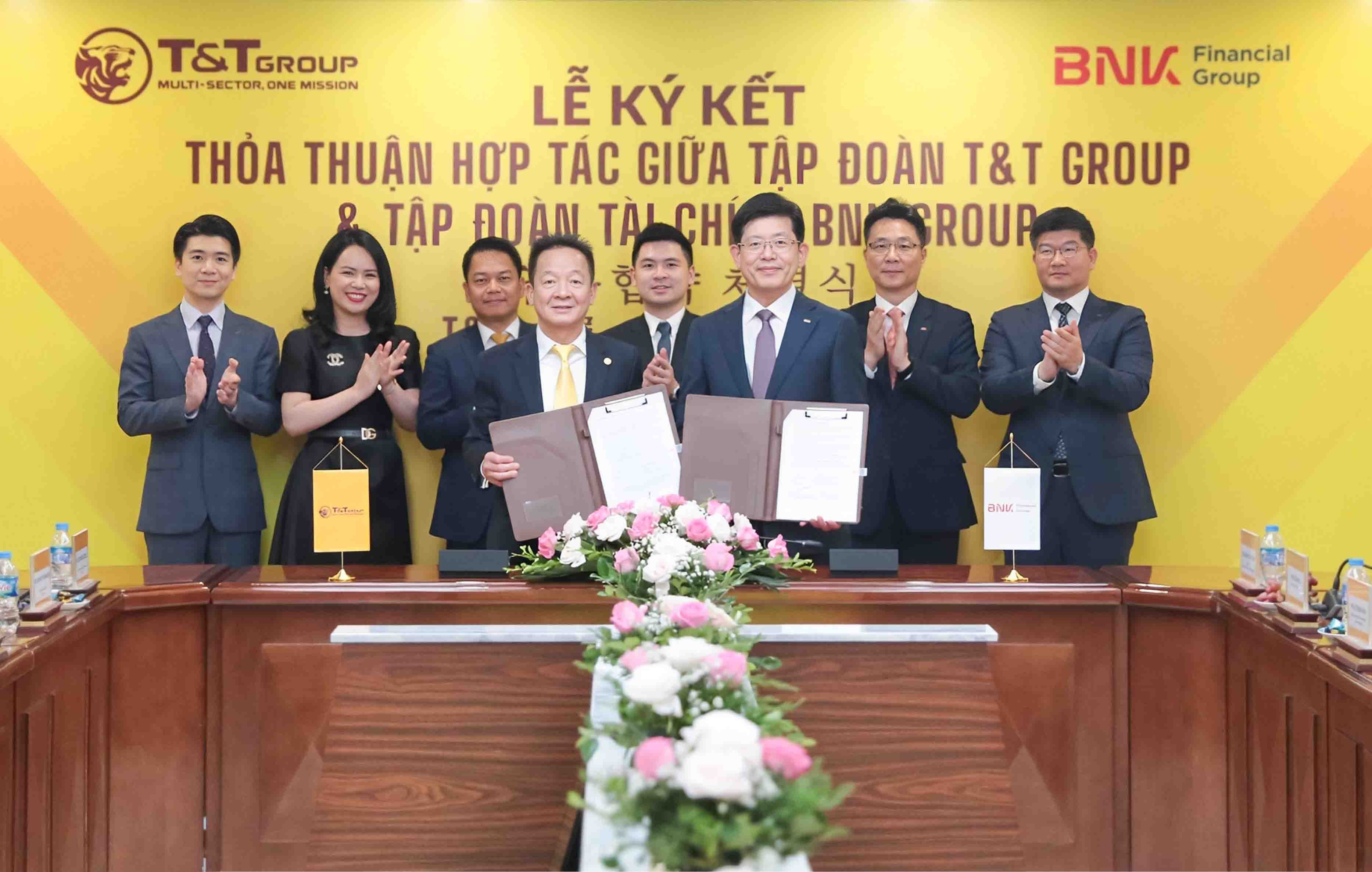 tt-group-hop-tac-bnk-han-quoc-1697515491.jpg